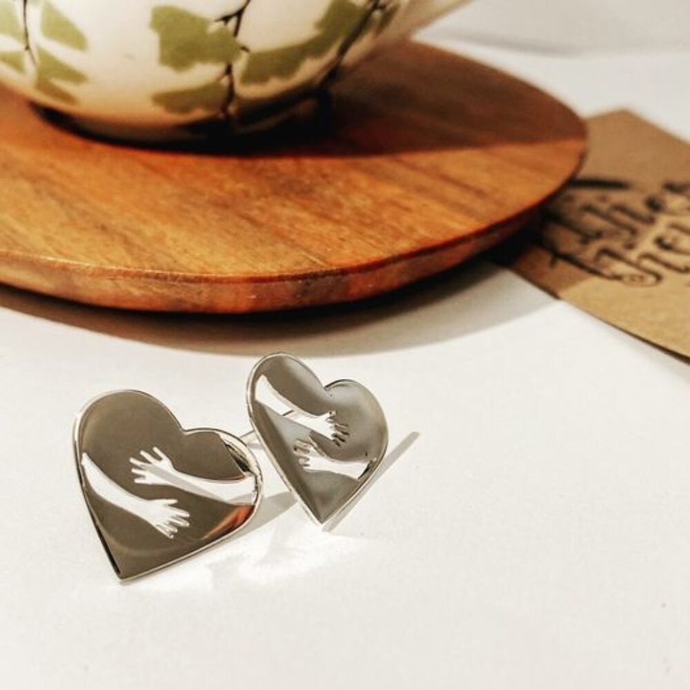 FFSEHuggingHeart0001